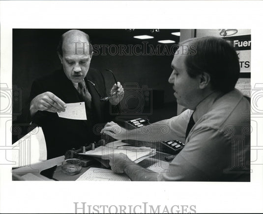 1985 Press Photo Morton Glaser file suit over reappraisal by the auditor - Historic Images