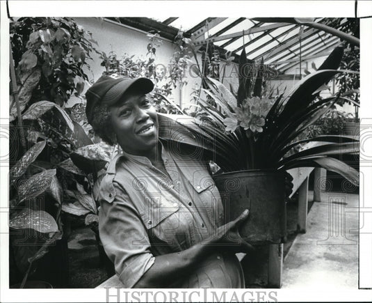 1989 Press Photo Berth Foster was hired by the City Forestry Department - Historic Images