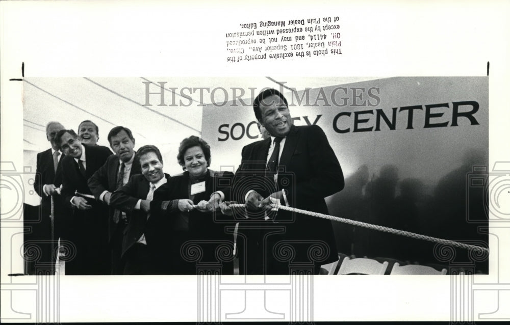 1988 Press Photo George Forbes leads pulling down of wall in Society Center - Historic Images