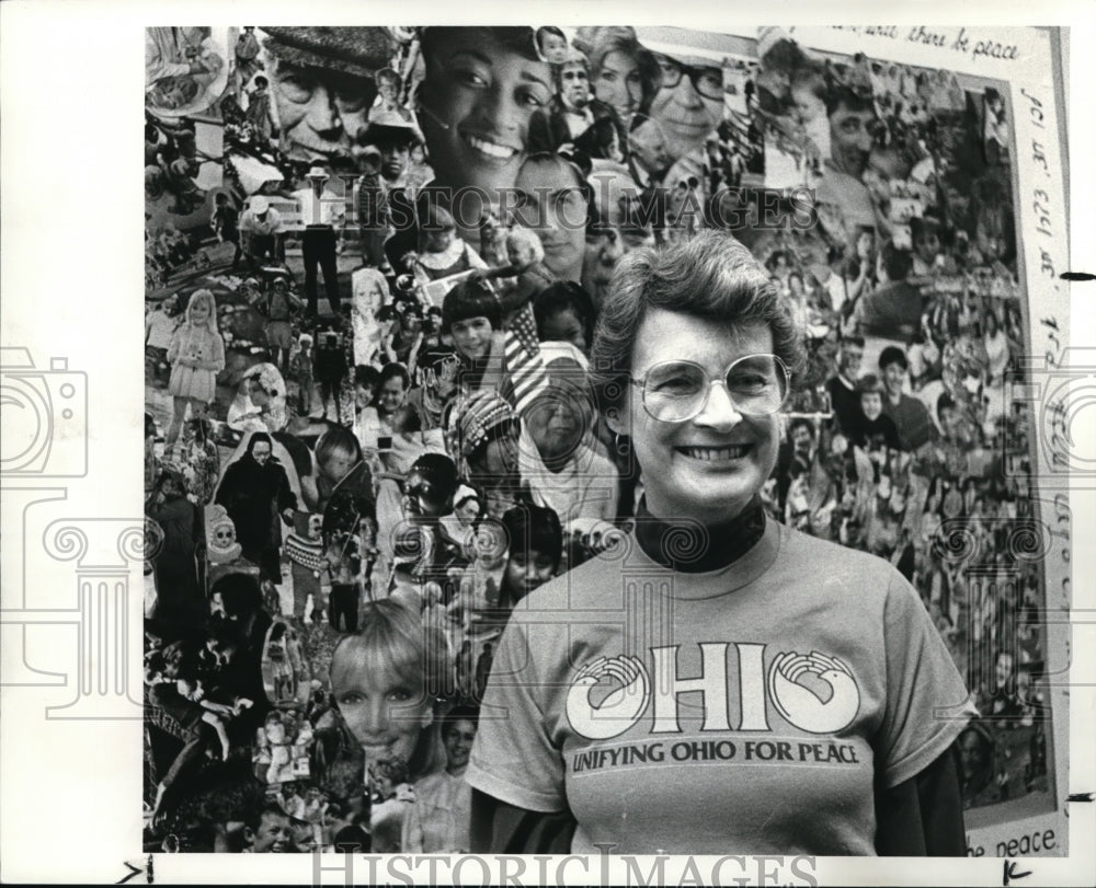 1986 Press Photo Daisy Ford Coordinator  of Ohioans for peace at Coventry School - Historic Images