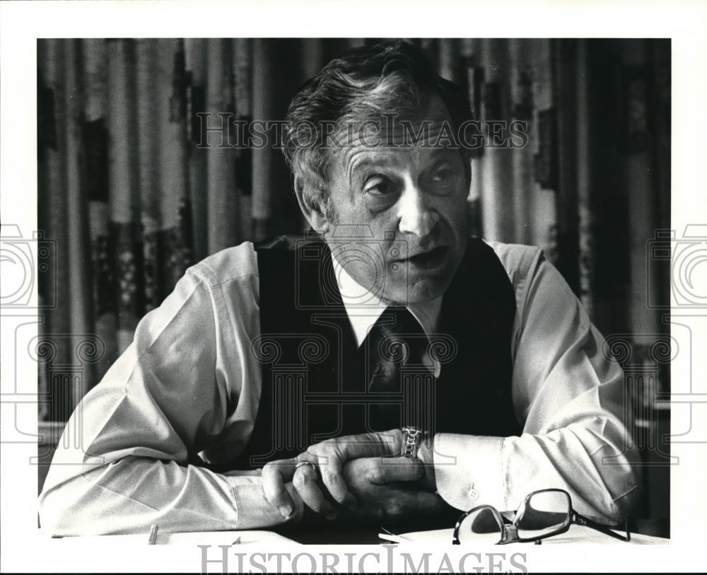 1980 Press Photo Charles H. Glueck - Historic Images