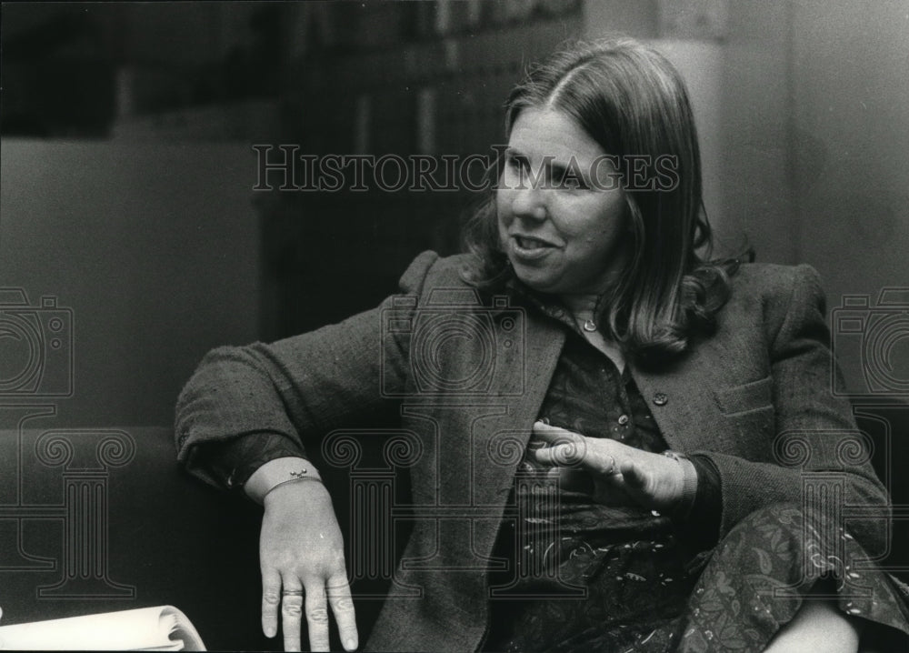 1982 Press Photo Mrs. Elizabeth Haley is the author of life sentence - Historic Images