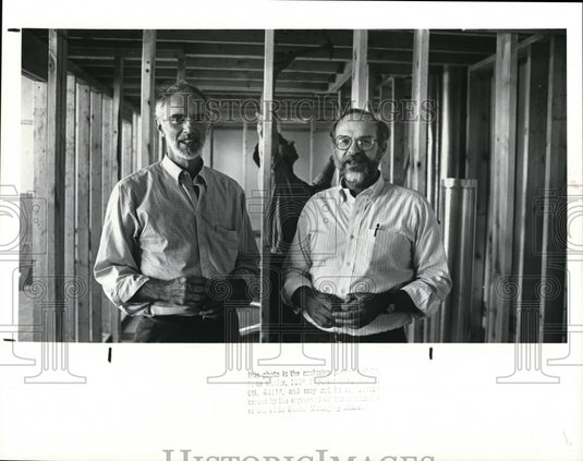 1988 Press Photo Developer Chester Giltz & Parter inside the Murray Hill School - Historic Images