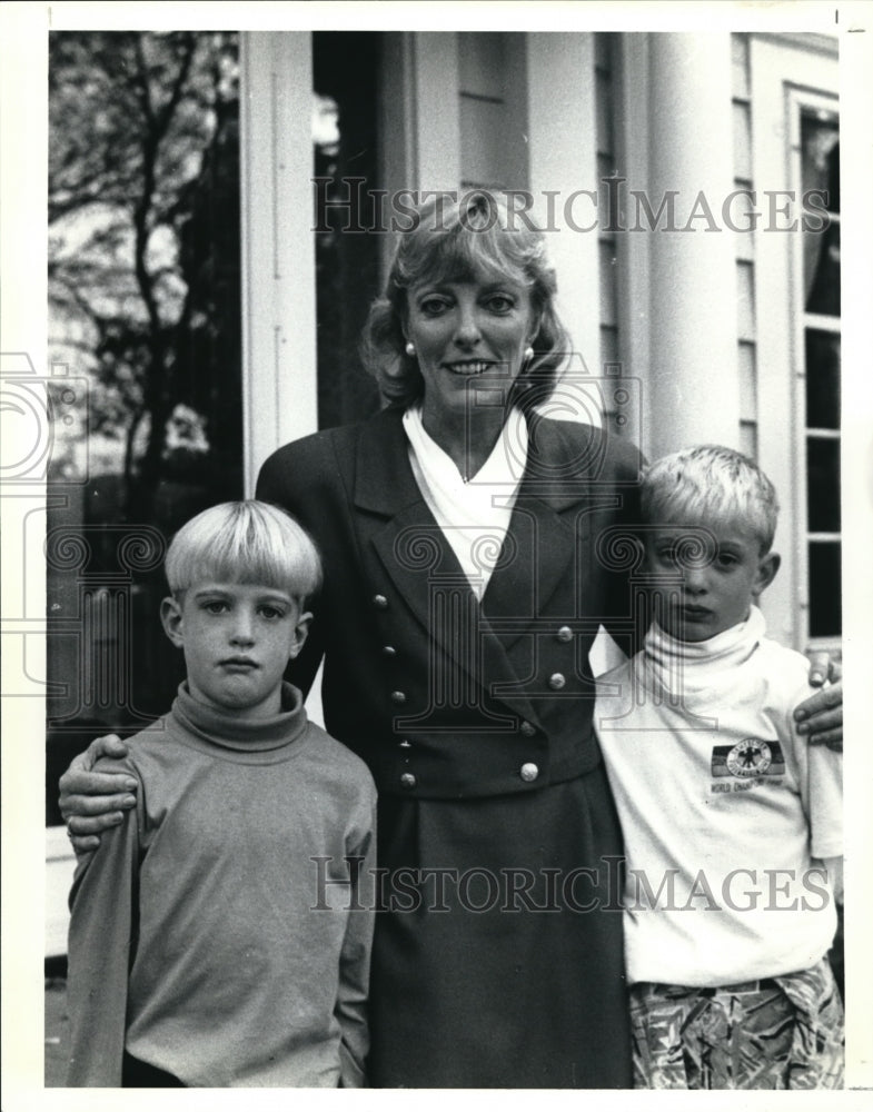 1991 Press Photo Jan Gift, a working mother with her sons Ben and Bryan - Historic Images