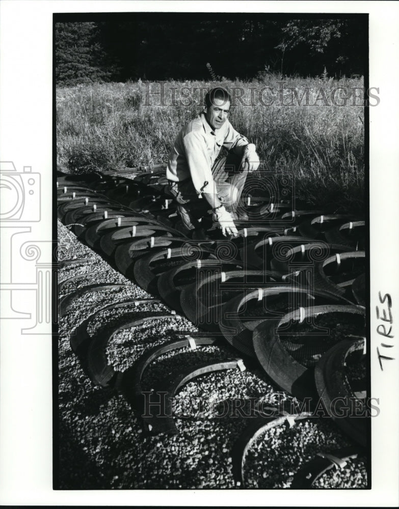 1989 Press Photo Jerry Goldberg, Youngstown Contractor gets a patent - Historic Images