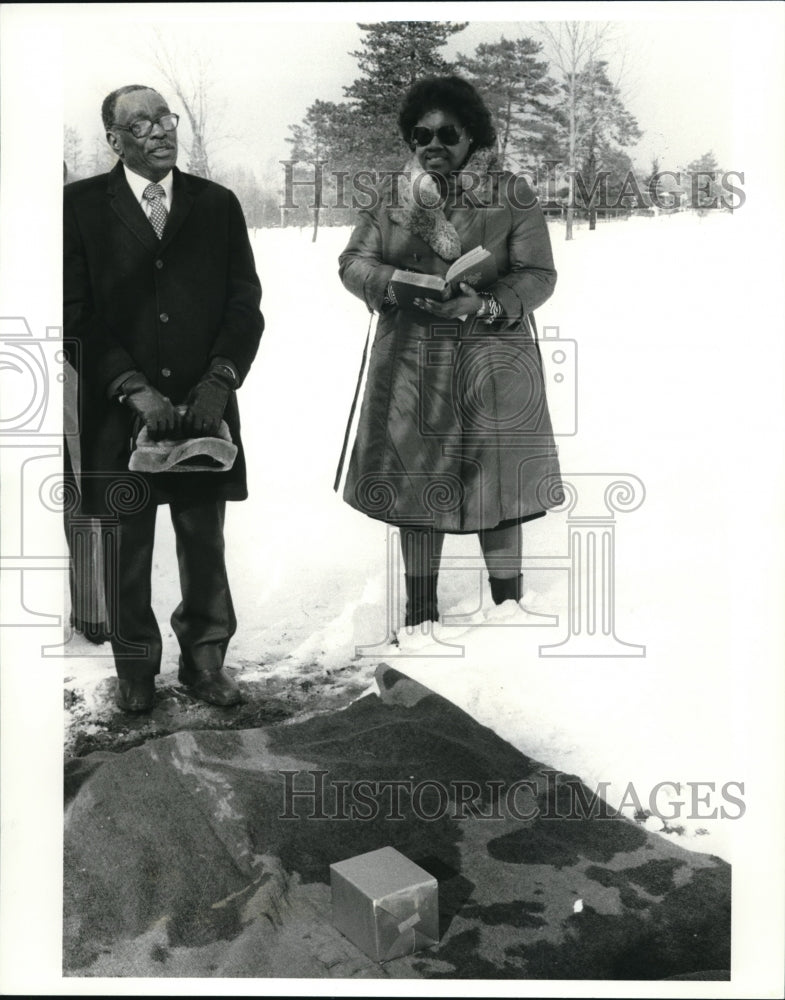 1984 Press Photo Bernard Golizewski vagrant found dead at High Park Cemetery - Historic Images