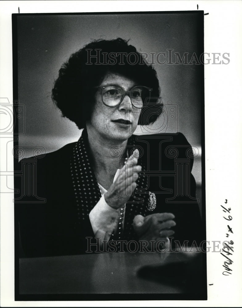 1989 Press Photo Loreta Foxman, author of Executives Resumes - Historic Images