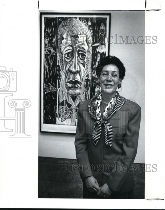 1989 Press Photo Jane Glaubinger and print from Cleveland Art Museum - Historic Images