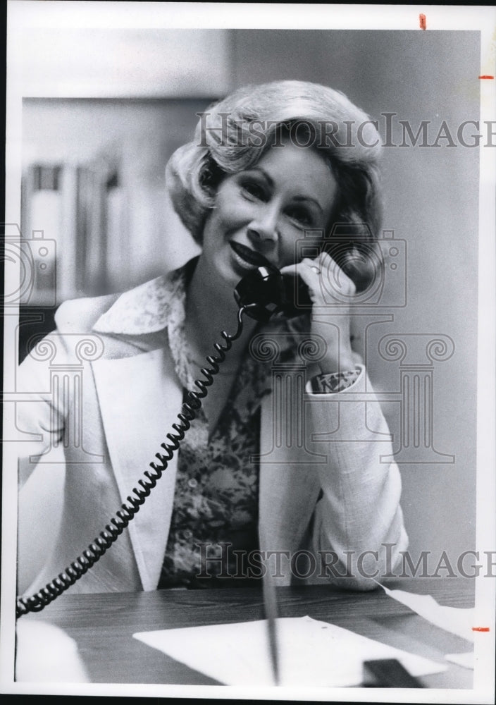 1977 Press Photo Lois Goodman at Jewish Vocational Service - Historic Images