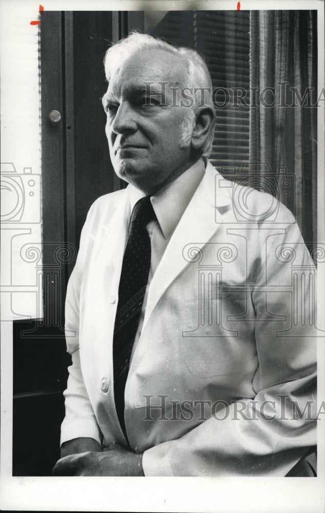 1978 Press Photo Dr. Robert Grotz MD of the Lutheran Hospital - Historic Images