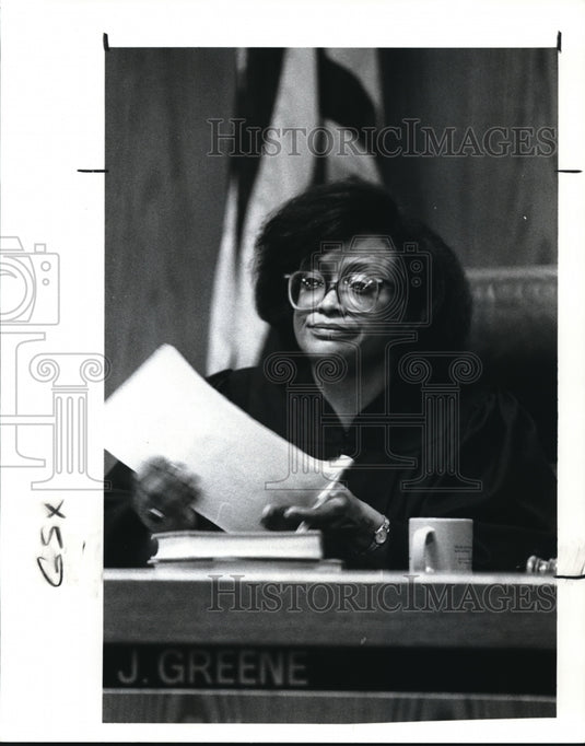 1989 Press Photo Judge Lillian Greene as she hands the GSX decision - Historic Images
