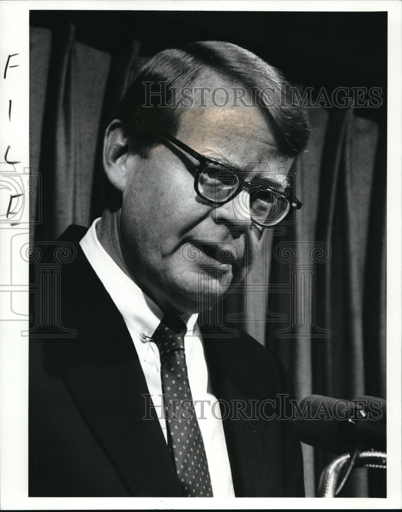 1988 Press Photo Joseph T. Gorman, president of TRW - Historic Images