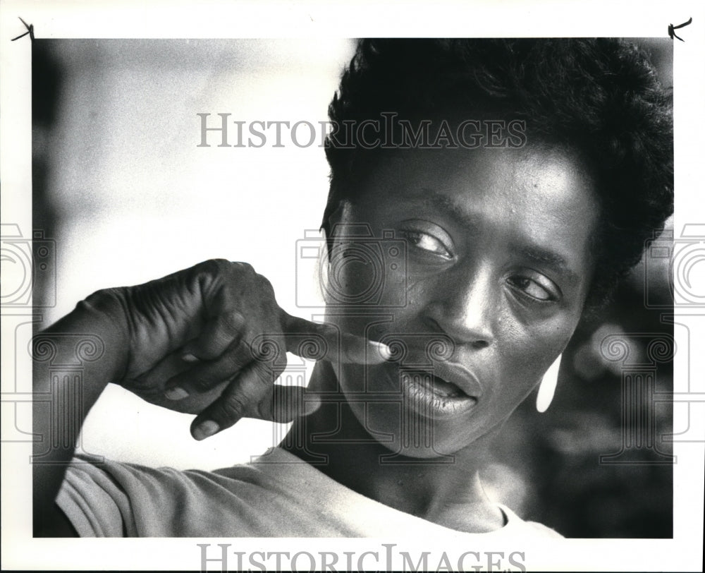 1986 Press Photo Joyce Griffin, mother of teenage shot by police while stealing - Historic Images