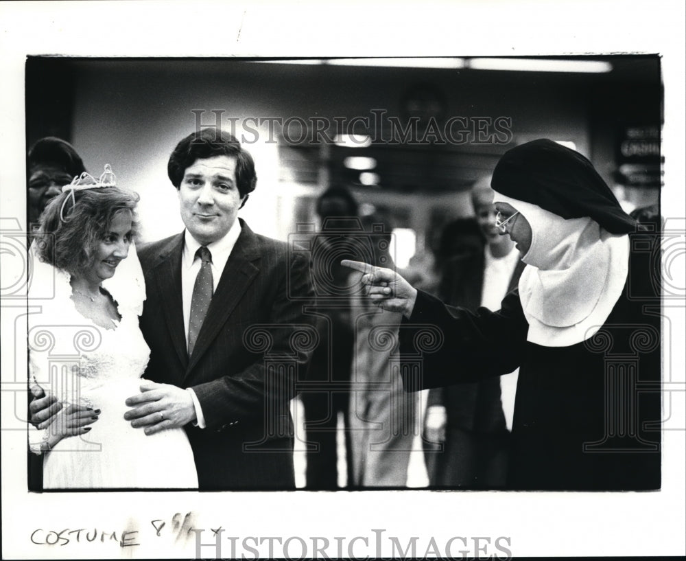 1985 Press Photo At the Halloween Party officials were dressed in costumes - Historic Images