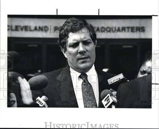 1989 Press Photo The news conference with Tim Hagan in the Police Head Quarter - Historic Images