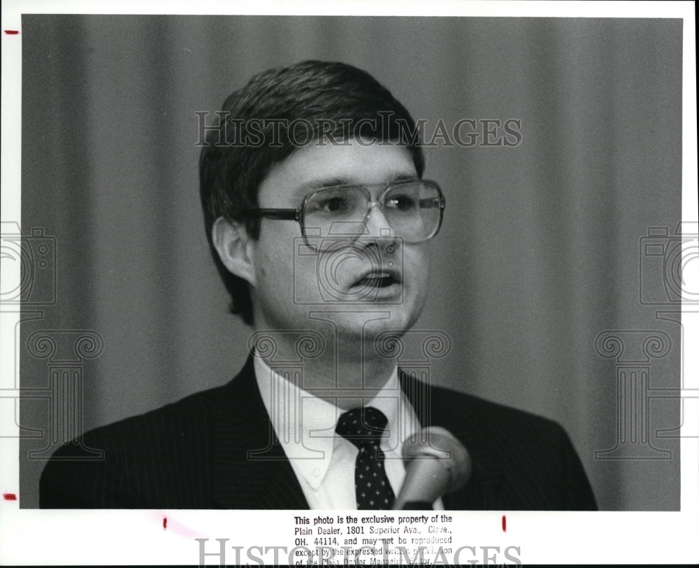 1988 Press Photo John Gunn Ernst Whinney Co.speak at Canadian Trade Conference - Historic Images