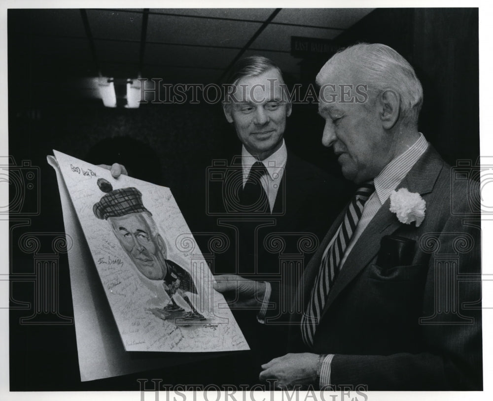 1976 Press Photo Tom Vail Retirement - Historic Images