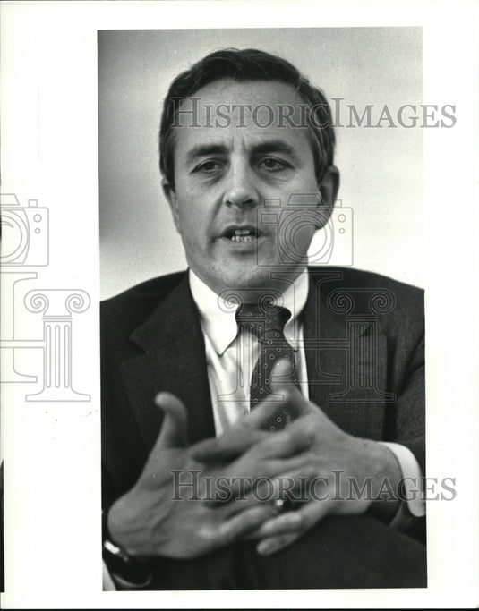 1987 Press Photo David H. Gunning, head of corporate law for Jones' Day - Historic Images
