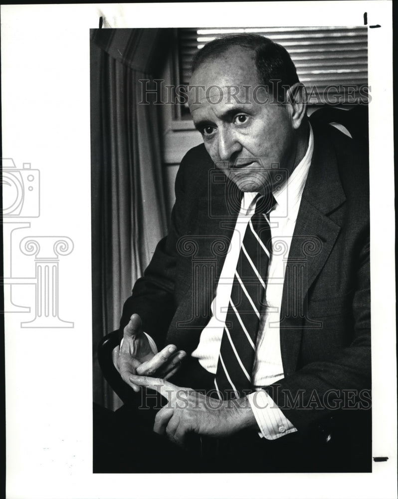 1987 Press Photo Poll taker Louis Harris - Historic Images