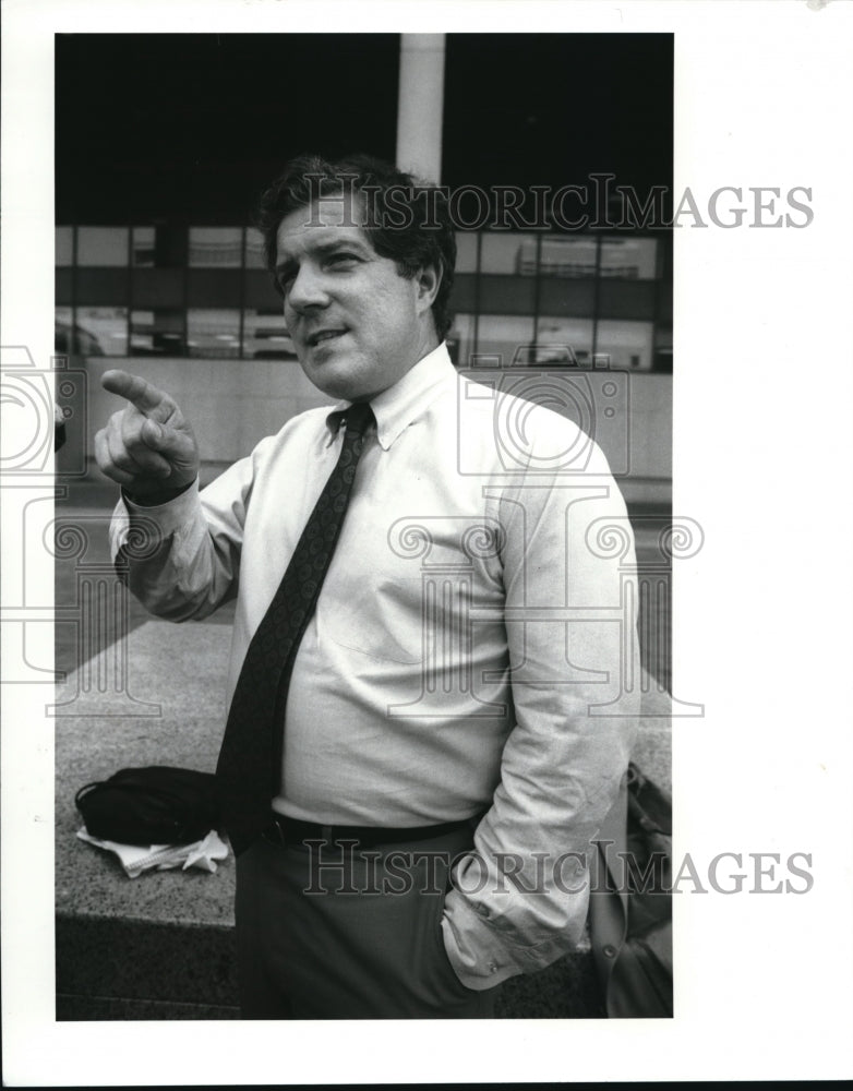 1989 Press Photo Tim Hagan during his  Press Conference - Historic Images