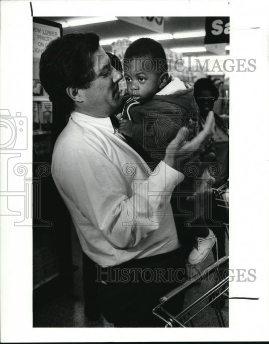 1989 Press Photo Tim Hagan's campaign trip at the Edward's Groceries - Historic Images