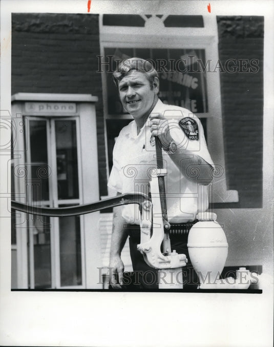 1976 Press Photo The Police Chief David D. Hack of Sebring Ohio - Historic Images