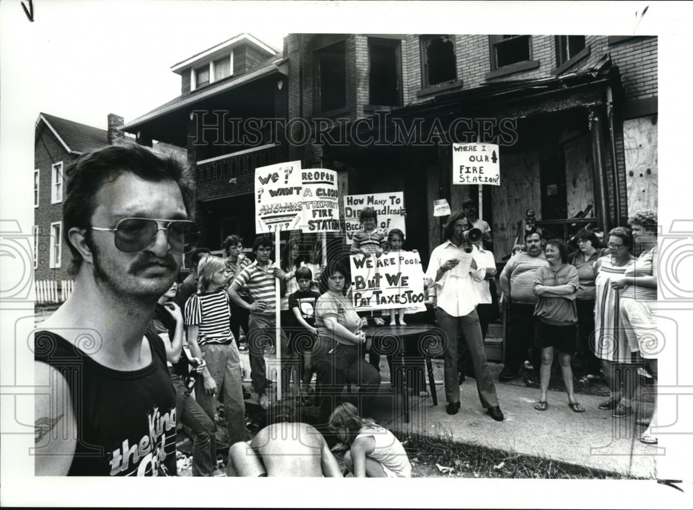 1987 Press Photo William Groves Jr. father of children died in Auburn Ave. Fire - Historic Images