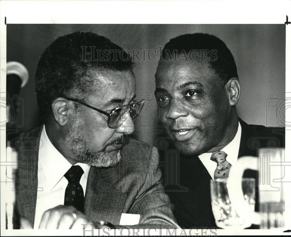 1988 Press Photo Mayor of Philadelphia w. Wilson Goode with Judge A. Broussard - Historic Images