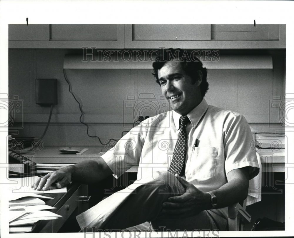 1985 Press Photo Doctor Bruce M. Greene of CWRU - Historic Images