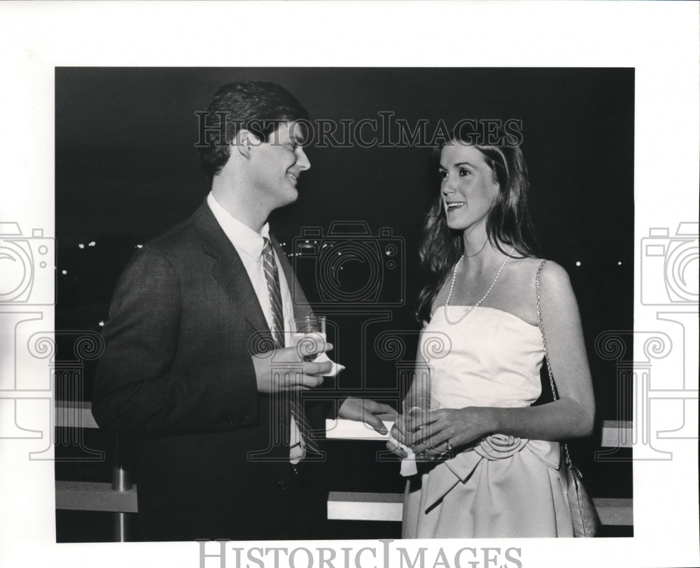 1985 Press Photo Bob Gross and Ann Grogan at Cleveland Play House Benefit - Historic Images