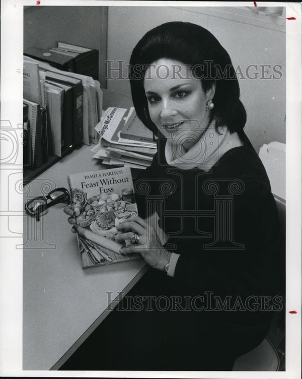 1977, Lady Pamela Harlech Author of Cookbook Feast without Fuss ...