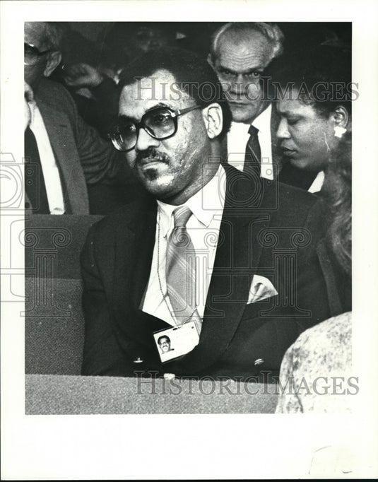 1988 Press Photo Woodhill Home projects manager Rodney Hall - Historic Images