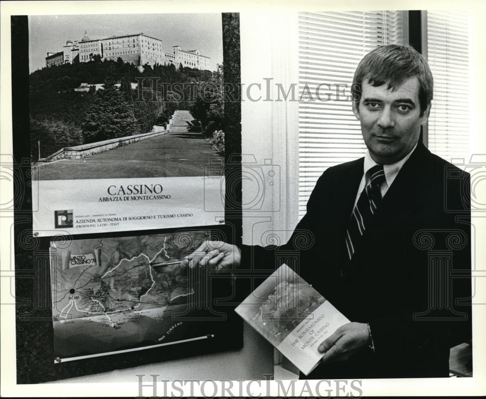 1979 Press Photo Russell Hartley at the Casino Abbazia Di Montecassino - Historic Images