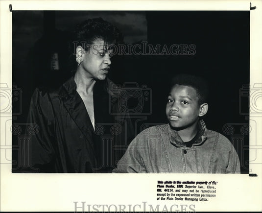 1988 Press Photo Joyce M. Harris and son Michael - Historic Images