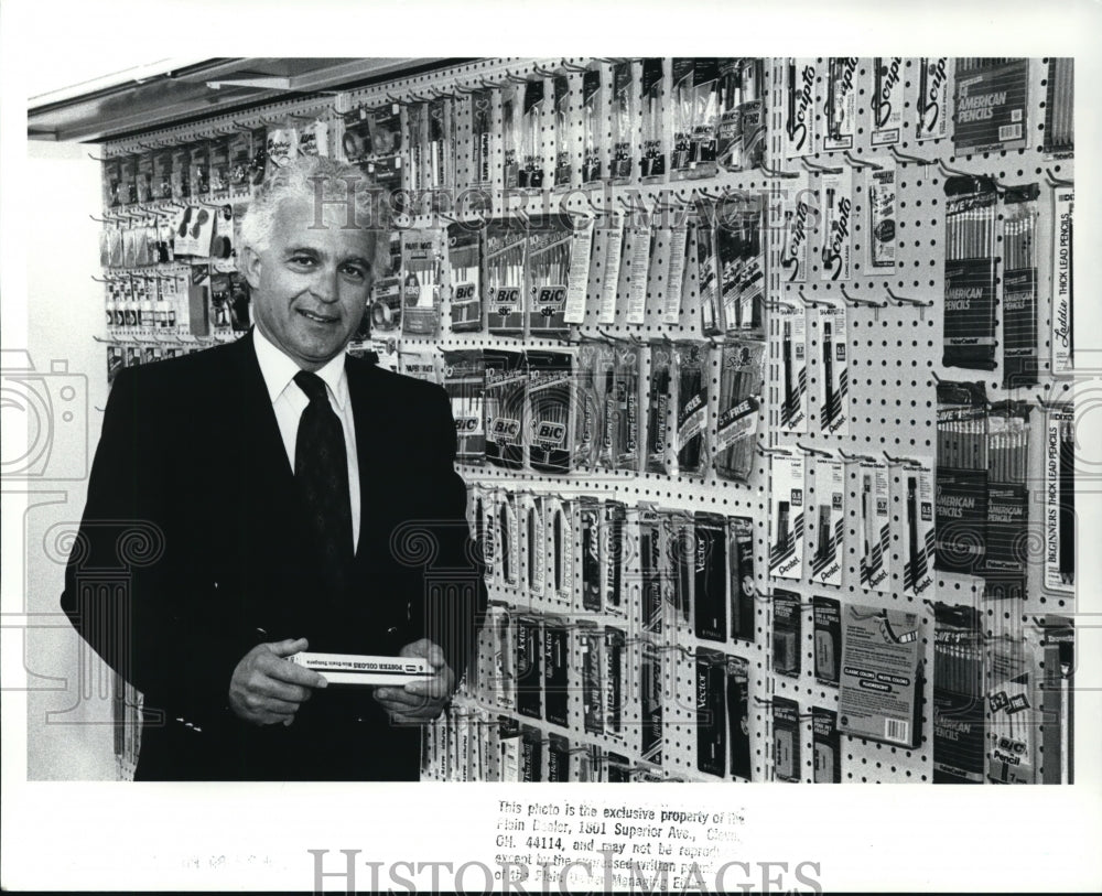 1989 Press Photo Seth Harris president Harris Wholesale Co. - Historic Images