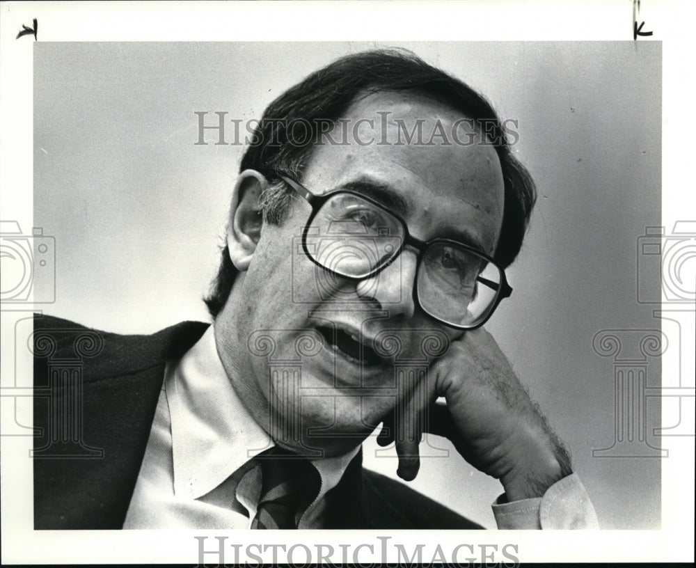 1986 Press Photo A Public Opinion Analyst Peter D. Hart - Historic Images