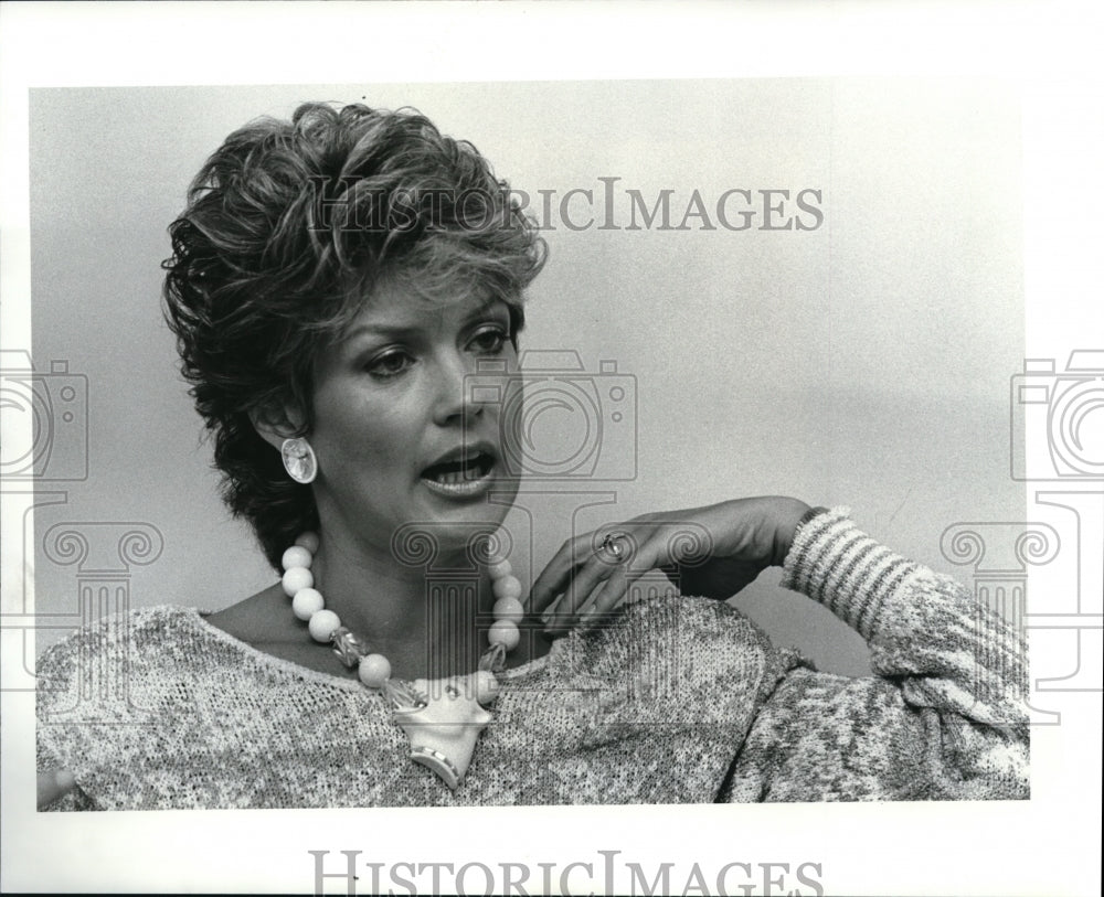 1986, Mary Hart of Entertainment Tonight - Historic Images