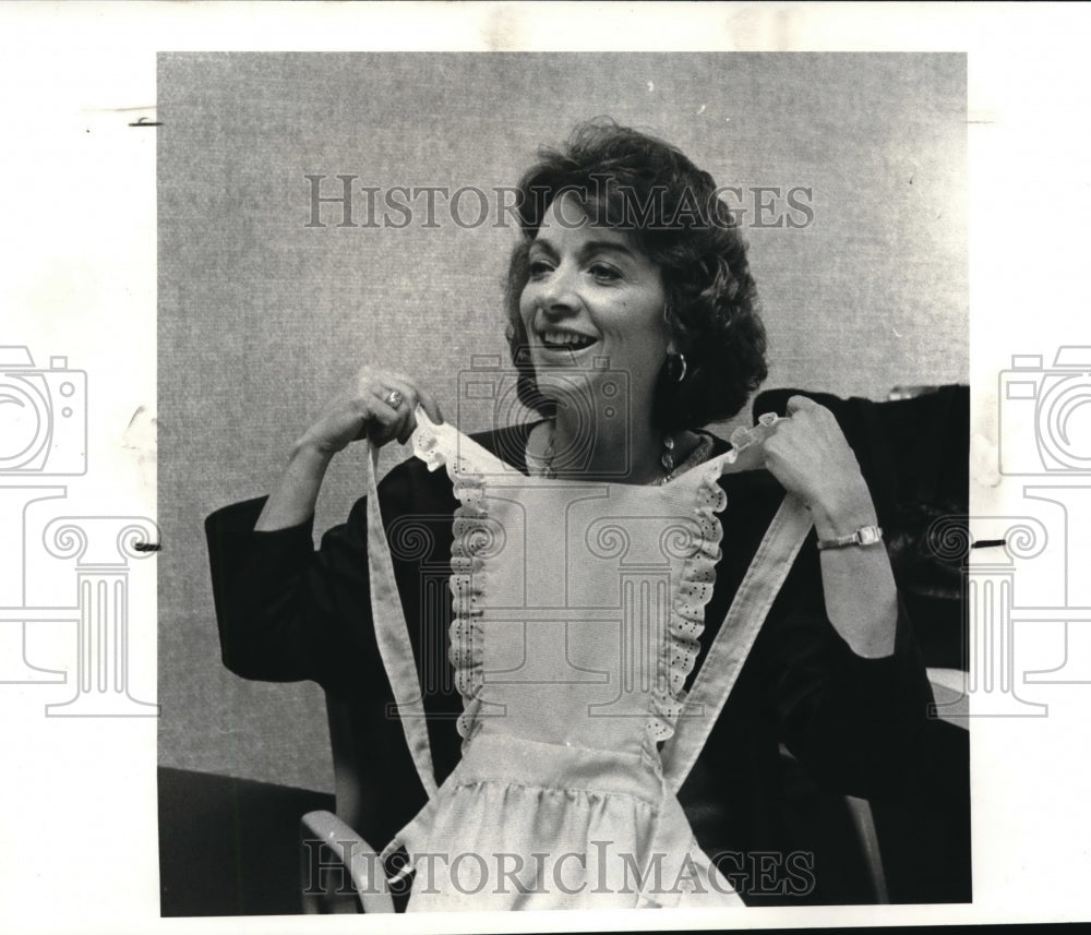 1984 Press Photo Lee Hart, wife of Gary Hart at TV 5 - Historic Images