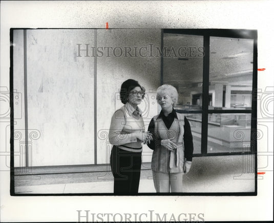 1977 Press Photo Mrs. Gary Greben, chairman and Mrs. Jay Collins, co-chairman - Historic Images