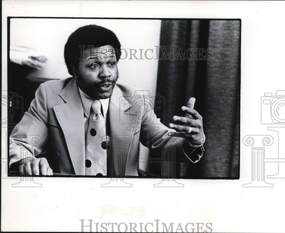 1977 Press Photo The Cleveland Consumer Agency Executive Director Solomon Harge - Historic Images