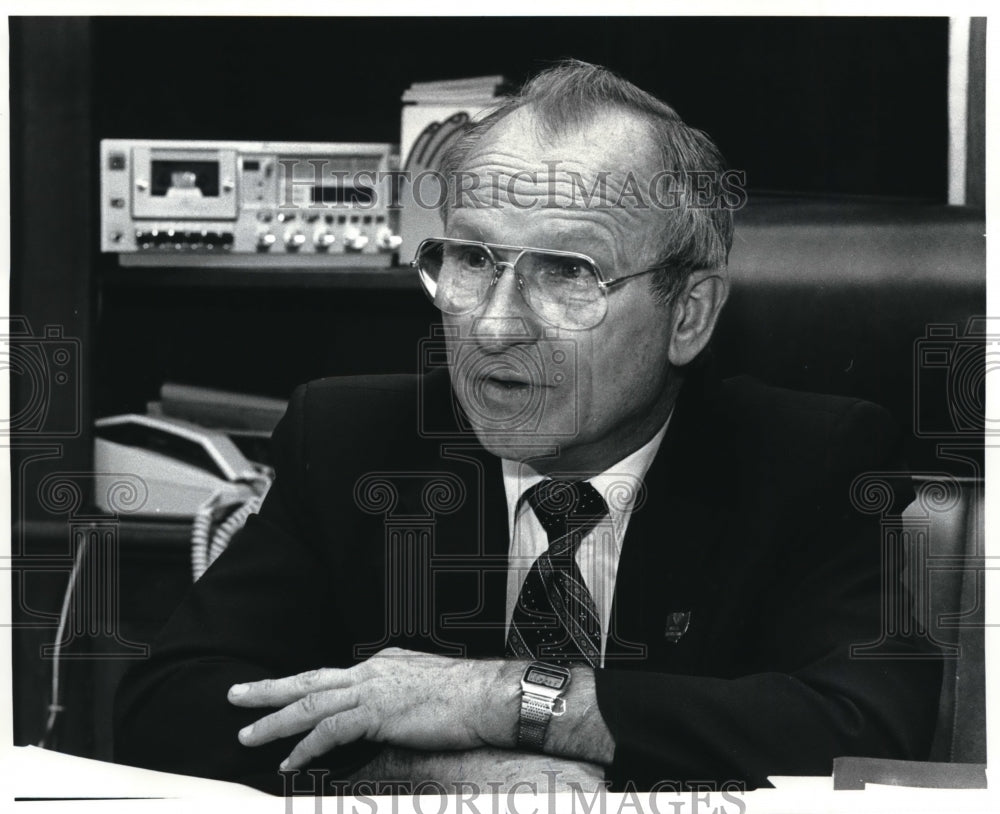 1985 Press Photo John G. Halak, Mayor of North Royalten - Historic Images