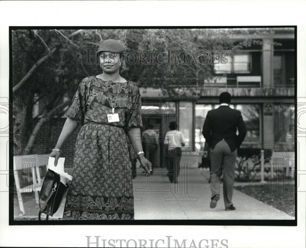 1986 Press Photo Willidean Hall Manager of the Cedar estates - Historic Images