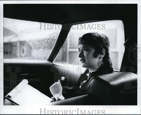 1978 Press Photo Betty Grdina on tour of Junk yards on streets - Historic Images