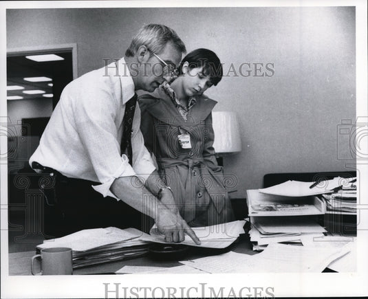 1978 Press Photo Acting Police Chief Edwin Nagorski with Tonia Grdina - Historic Images