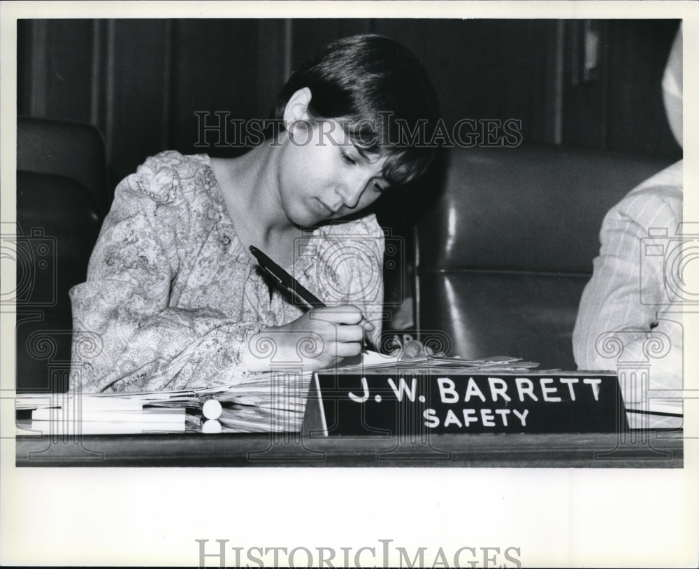 1978 Press Photo Tonia Grdina Working at Desk of J.W. Barrett Safety Director - Historic Images