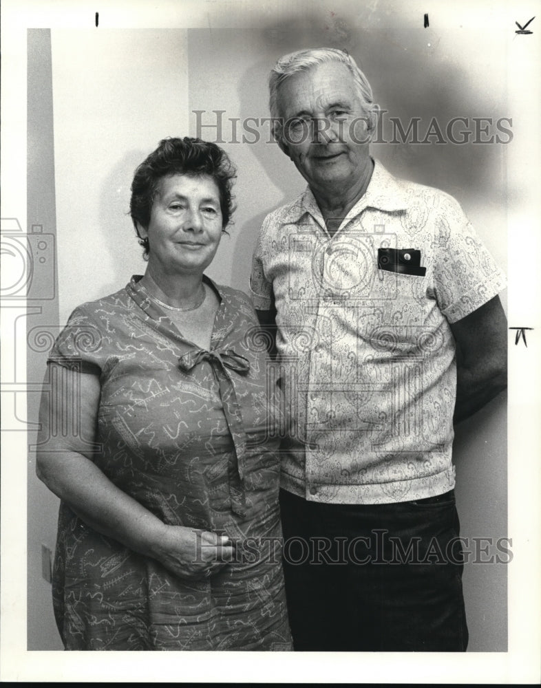 1984 Press Photo Margarete &amp; John Hawienczyk Had Luggage Stolen In Australia - Historic Images