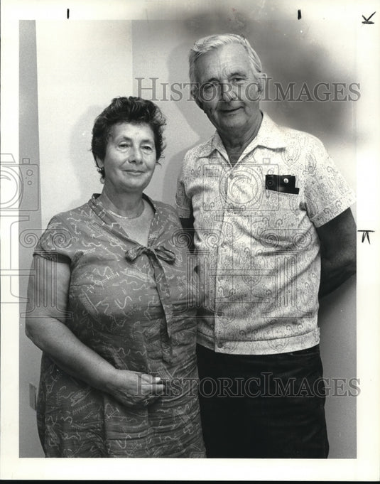 1984 Press Photo Margarete & John Hawienczyk Had Luggage Stolen In Australia - Historic Images