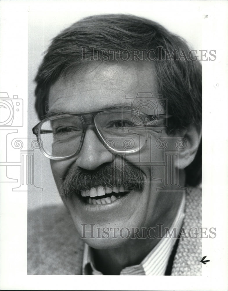 1987, A movie critic Bill Harris is replacing Siskel and Ebert - Historic Images