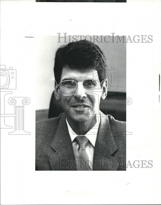 1988 Press Photo The new Metro Parks Director Vern J. Hartenburg - Historic Images