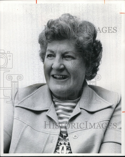 1977 Press Photo Dora J. Hamblin Author Standing By Wall - Historic Images